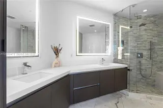 Propiedad en alquiler con 2 habitaciones y 3 baños en Miami