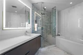 Propiedad en alquiler con 2 habitaciones y 3 baños en Miami