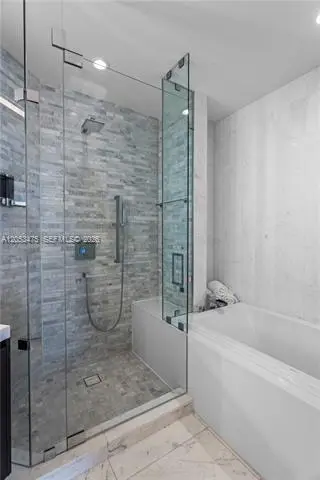 Propiedad en alquiler con 2 habitaciones y 3 baños en Miami