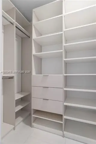 Propiedad en alquiler con 2 habitaciones y 3 baños en Miami