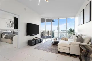 Propiedad en alquiler con 2 habitaciones y 3 baños en Miami