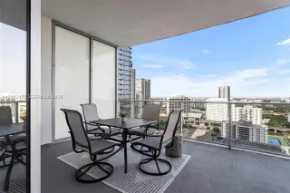 Propiedad en alquiler con 2 habitaciones y 3 baños en Miami