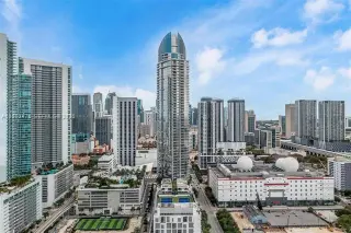 Propiedad en alquiler con 2 habitaciones y 3 baños en Miami