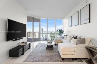 Propiedad en alquiler con 2 habitaciones y 3 baños en Miami