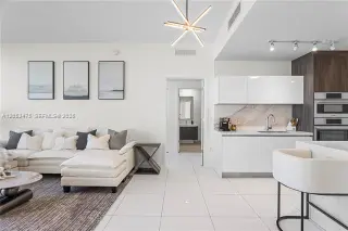Propiedad en alquiler con 2 habitaciones y 3 baños en Miami