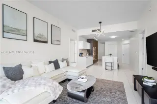 Propiedad en alquiler con 2 habitaciones y 3 baños en Miami