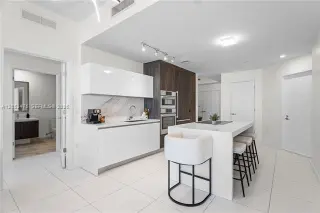 Propiedad en alquiler con 2 habitaciones y 3 baños en Miami