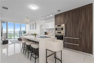 Propiedad en alquiler con 2 habitaciones y 3 baños en Miami