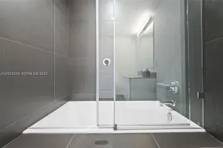 Propiedad en alquiler con 2 habitaciones y 2 baños en Miami