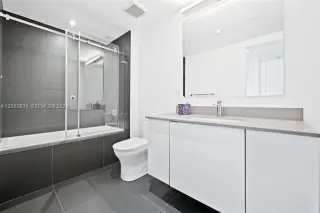 Propiedad en alquiler con 2 habitaciones y 2 baños en Miami