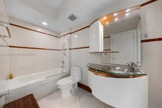 Propiedad en alquiler con 1 dormitorio y 1.5 baños en Miami Beach