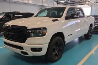 Ram 1500 2022 4x4 Big Horn 4p Puerta Cabina de Tripulación 5.6 ft. SB Camioneta