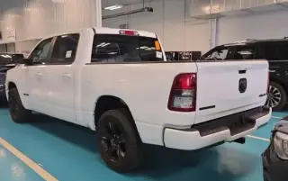 Ram 1500 2022 4x4 Big Horn 4p Puerta Cabina de Tripulación 5.6 ft. SB Camioneta