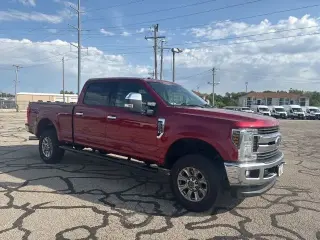 Ford F-250 Super Duty 2019 4x4 XLT 4dr Crew Cab 6.8 ft. SB Camioneta