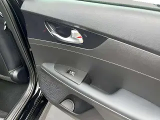 Sedán de 4 puertas Kia Forte GT-Line 2023