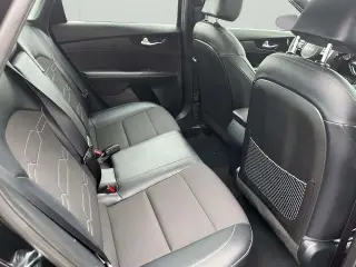 Sedán de 4 puertas Kia Forte GT-Line 2023