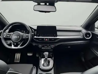 Sedán de 4 puertas Kia Forte GT-Line 2023