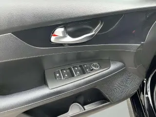 Sedán de 4 puertas Kia Forte GT-Line 2023