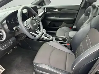 Sedán de 4 puertas Kia Forte GT-Line 2023