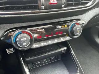 Sedán de 4 puertas Kia Forte GT-Line 2023