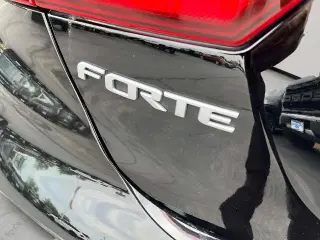 Sedán de 4 puertas Kia Forte GT-Line 2023