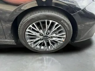 Sedán de 4 puertas Kia Forte GT-Line 2023