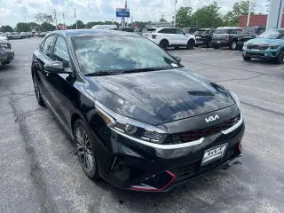 Sedán de 4 puertas Kia Forte GT-Line 2023