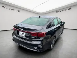 Sedán de 4 puertas Kia Forte GT-Line 2023