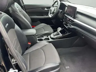 Sedán de 4 puertas Kia Forte GT-Line 2023