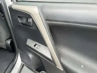 Toyota RAV4 2018 LE 4dr SUV