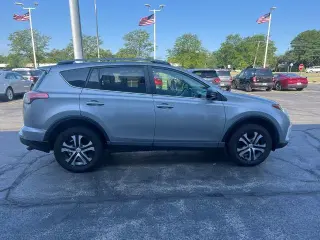 Toyota RAV4 2018 LE 4dr SUV