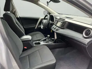 Toyota RAV4 2018 LE 4dr SUV