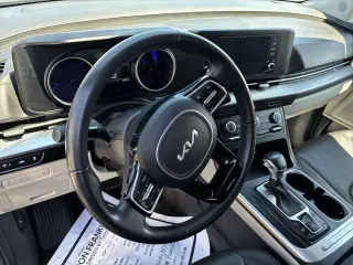 Kia Carnival 2024 LX 4 puertas Mini-Van