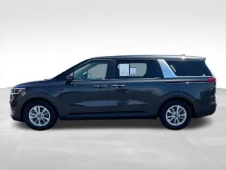 Kia Carnival 2024 LX 4 puertas Mini-Van