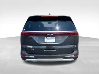 Kia Carnival 2024 LX 4 puertas Mini-Van