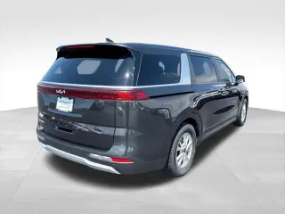 Kia Carnival 2024 LX 4 puertas Mini-Van