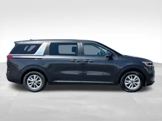 Kia Carnival 2024 LX 4 puertas Mini-Van