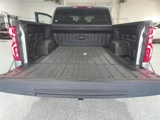 Chevrolet Silverado 1500 2023 4x4 RST 4p Camión Cabina Completa 5.8 pies CB