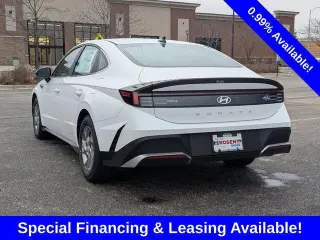 Sedán Hyundai SONATA 2026 SE de 4 puertas