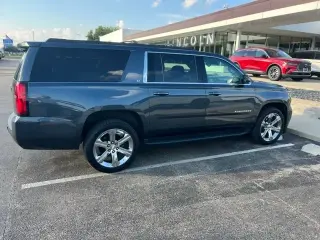 Chevrolet Suburban 2019 4x4 LT SUV 4 puertas