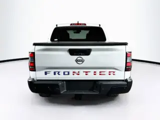 Nissan Frontier 2022 4x2 S 4 puertas Cabina de tripulación 5 pies SB