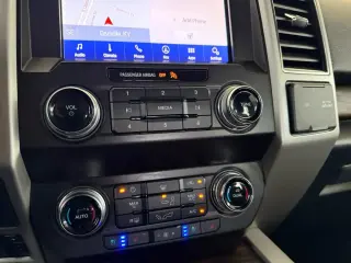 Ford F-150 2020 4x4 Lariat 4p SuperCrew 5.5 ft. SB