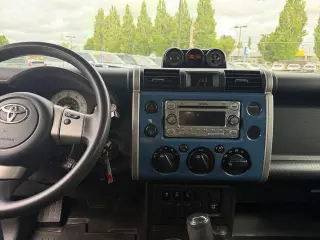 Toyota FJ Cruiser 2012 4x4 4pu SUV 6M