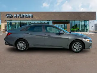 Hyundai ELANTRA 2024 SEL 4p Sedan