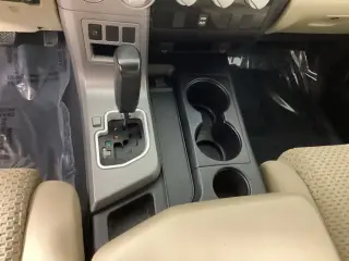 Toyota Tundra 2013 4x4 Grado 4dr Cabina Doble Pickup SB (5.7L V8)