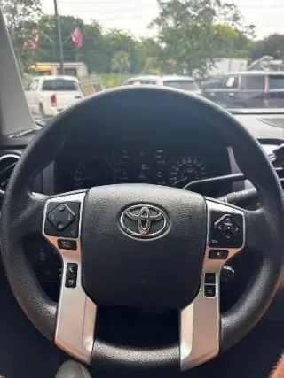 Toyota Tundra 2018 4x4 SR5 4dr CrewMax Cab Pickup SB (5.7L V8)