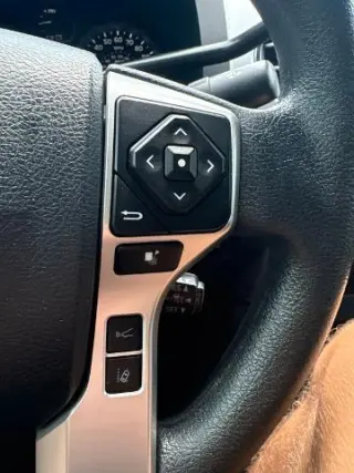 Toyota Tundra 2018 4x4 SR5 4dr CrewMax Cab Pickup SB (5.7L V8)