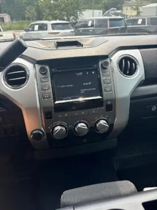 Toyota Tundra 2018 4x4 SR5 4dr CrewMax Cab Pickup SB (5.7L V8)