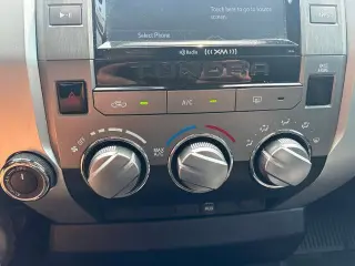 Toyota Tundra 2018 4x4 SR5 4dr CrewMax Cab Pickup SB (5.7L V8)