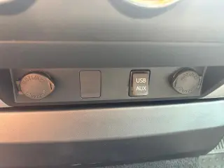 Toyota Tundra 2018 4x4 SR5 4dr CrewMax Cab Pickup SB (5.7L V8)